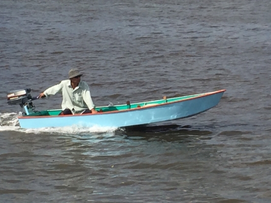 (ลดกระหน่ำ ต้อนรับปีใหม่) ขายเรือไม้ ต่อใหม่ หุ้มไฟเบอร์ 2 ชั้นทั้งด้านในและด้านนอก ยาว 12 ฟุตพร้อมเครื่อง Yamaha สภาพดี พร้อมใช้ 5 แรง