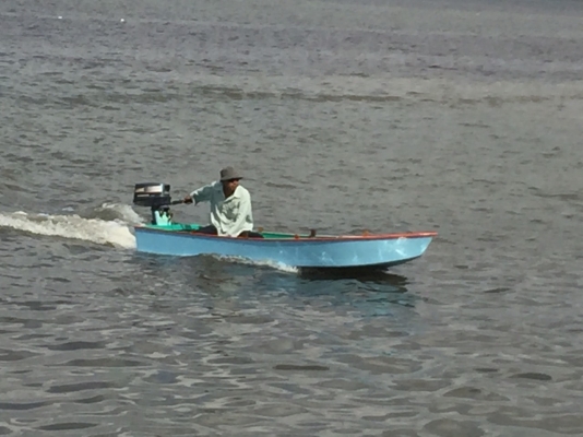 (ลดกระหน่ำ ต้อนรับปีใหม่) ขายเรือไม้ ต่อใหม่ หุ้มไฟเบอร์ 2 ชั้นทั้งด้านในและด้านนอก ยาว 12 ฟุตพร้อมเครื่อง Yamaha สภาพดี พร้อมใช้ 5 แรง