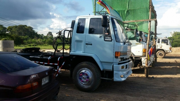 ขายรถบรรทุก 10 ล้อหัวลาก ISUZU ROCKY 240 แรงม้านางฟ้าแท้ มีระบบปั่นไฮดรอลิค ราคา 750000