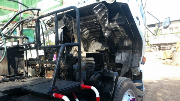 ขายรถบรรทุก 10 ล้อหัวลาก ISUZU ROCKY 240 แรงม้านางฟ้าแท้ มีระบบปั่นไฮดรอลิค ราคา 750000