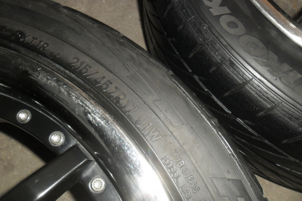 ล้อแม็ก17นิ้ว4รู100 พร้อมยาง สวยๆ 4 ล้อ ราคา 6450 บาท