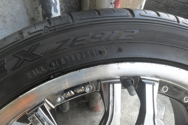 ล้อแม็ก18นิ้ว 5รู114 พร้อมยาง สวยๆ 4 ล้อ ราคา 7900 บาท