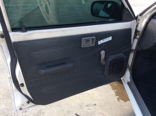 ขายรถนิสสัน ซันนี่ b11 ปี93 เครื่อง 1.3 เกียร์ธรรมดา5เกียร์ ภายในเบาะหนังสะอาดแอร์เย็นฉ่ำ ไมล์ใช้ได้หมด ตัวถังเดิมๆไม่มีชนสีเดิมบางหลังคาสีปูดมีริ้วรอยรอบคัน แบตใหม่ ยางใหม่ๆ4เส้น เครื่องวิ่งดี เกียร์แน่น ช่างล่างดี รถขับดีเลยครับผมลองขับเรียบร้อย ภาษี59