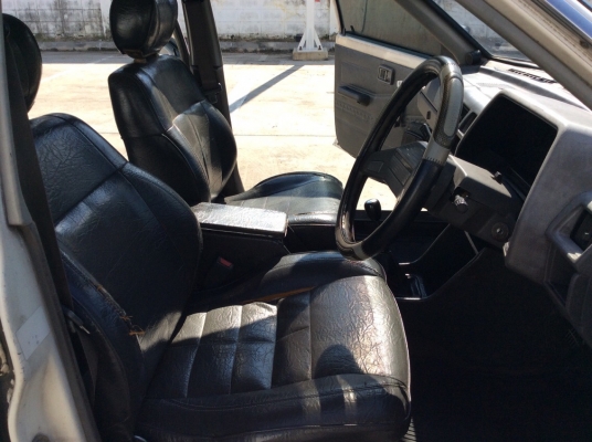 ขายรถนิสสัน ซันนี่ b11 ปี93 เครื่อง 1.3 เกียร์ธรรมดา5เกียร์ ภายในเบาะหนังสะอาดแอร์เย็นฉ่ำ ไมล์ใช้ได้หมด ตัวถังเดิมๆไม่มีชนสีเดิมบางหลังคาสีปูดมีริ้วรอยรอบคัน แบตใหม่ ยางใหม่ๆ4เส้น เครื่องวิ่งดี เกียร์แน่น ช่างล่างดี รถขับดีเลยครับผมลองขับเรียบร้อย ภาษี59