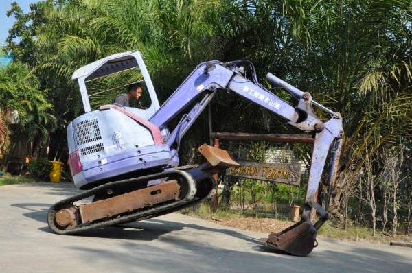 ขายแบคโฮ KOMATSU PC28uu (เท่าpc30) ปีใหม่ สวยเดิมจากญี่ปุ่น ทำงานสมบูรณ์ทุกระบบ รับรองไม่ผิดหวัง 250,000 เท่านั้น!!