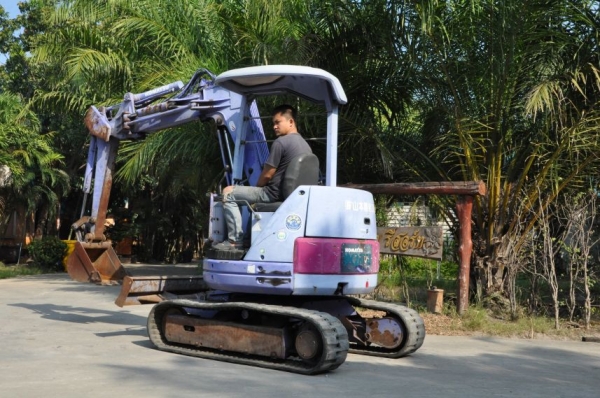 ขายแบคโฮ KOMATSU PC28uu (เท่าpc30) ปีใหม่ สวยเดิมจากญี่ปุ่น ทำงานสมบูรณ์ทุกระบบ รับรองไม่ผิดหวัง 250,000 เท่านั้น!!