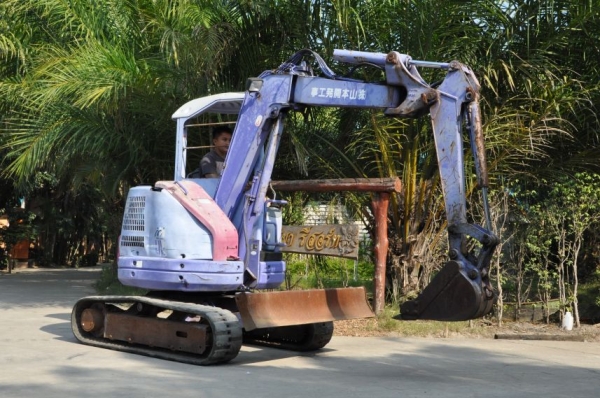 ขายแบคโฮ KOMATSU PC28uu (เท่าpc30) ปีใหม่ สวยเดิมจากญี่ปุ่น ทำงานสมบูรณ์ทุกระบบ รับรองไม่ผิดหวัง 250,000 เท่านั้น!!