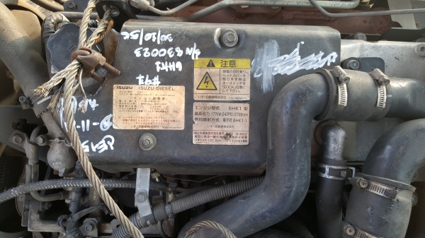 เครื่อง6HK1พร้อมเกีย  ตัดขายเป็นอะไหล่(เครื่องพัง) ต้องกันตัวไหนบอกมา