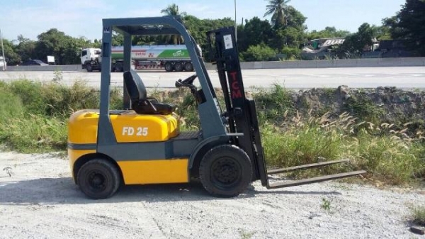 โฟล์คลิฟท์อีซูซุ 4jG2  ขนาด 2.5 ตัน เครื่องดีเซล สวย ราคาถูก