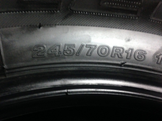 ยางป้ายแดง 245-70R16 ปลายปี15 ยางป้ายแดง 245-70R16 ปลายปี15