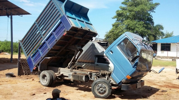 Isuzu 6 ล้อดัมพ์คอกเกษตร