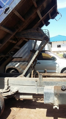 Isuzu 6 ล้อดัมพ์คอกเกษตร