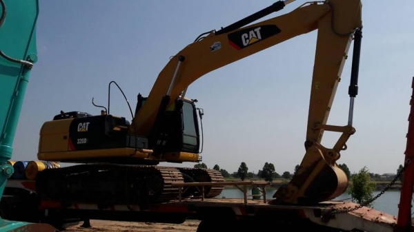 รถแบคโฮ CAT 320 D HMR 1,700 hrs.