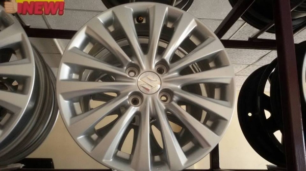 ขายล้อแม็กป้ายแดง suzuki ciaz 15" สนใจติดต่อเล็กคลองสามครับ 081-3747940
