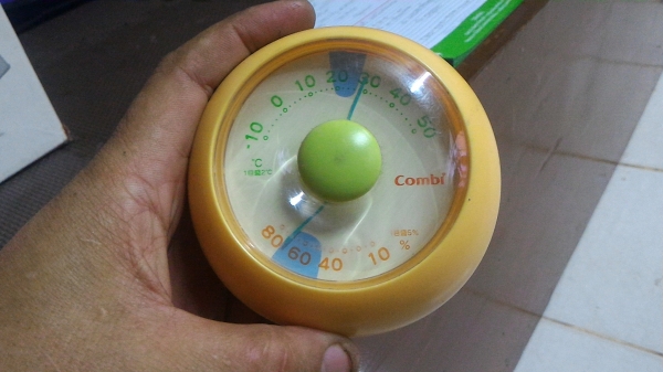 เครื่องวัดอุณหภูมิและความชื่นแบตั้งโต็ะหรือติดผนังแบบสองเข็มไม่ใช้ถ่านหรือไฟฟ้า