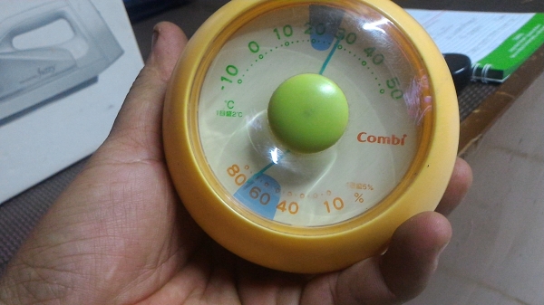 เครื่องวัดอุณหภูมิและความชื่นแบตั้งโต็ะหรือติดผนังแบบสองเข็มไม่ใช้ถ่านหรือไฟฟ้า