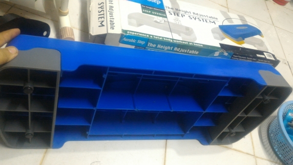 Aerobic  Step แท่นอุปกรณ์ใช้ในการออกกำลังกายตัวใหญ๋  สามารถปรับความสูงต่ำได้ ตัวแท่นแข็งแรง