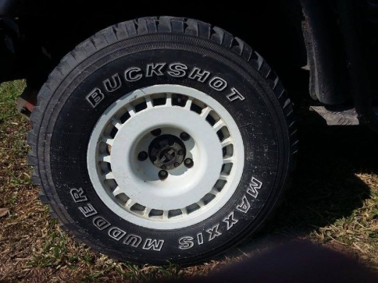 ซูซุกิ สปอร์ตี้ 4x4 ทะเบียนพร้อมโอน มีวินซ์หน้า มีสน๊อคเกิล รถวิ่ง80000 โล ชุดแต่งรอบคัน เฉพาะชุดแต่งก็เป็นแสนแล้วครับ ซูซุกิ สปอร์ตี้ 4x4 ทะเบียนพร้อมโอน มีวินซ์หน้า มีสน๊อคเกิล รถวิ่ง80000 โล ชุดแต่งรอบคัน เฉพาะชุดแต่งก็เป็นแสนแล้วครับ