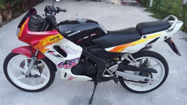 ขายแอลเอส ถูกๆ สวยๆ เครื่องดี น่าใช้ ขี่ได้ปกติ ทะเบียนไม่ขาดต่อ 0891123302