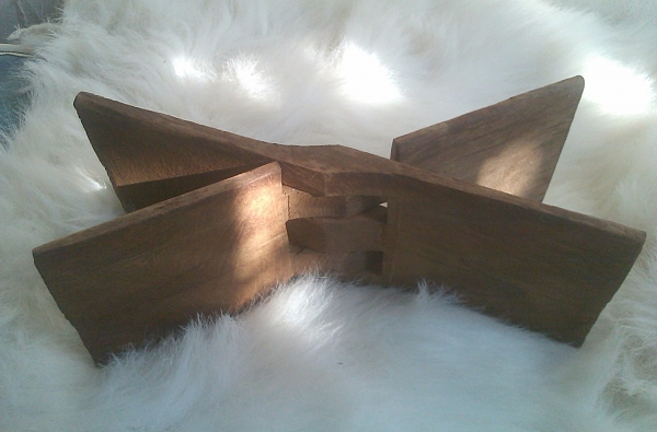 หมอนไม้เก่า ทำจากไม้ชิ้นเดียว