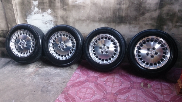 แม็กซ์เดิม Cefiro A33 ขอบ 16 นิ้ว 5 รู 114 ลายทานตะวันพร้อมยาง Yokohama