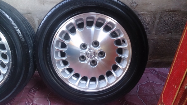 แม็กซ์เดิม Cefiro A33 ขอบ 16 นิ้ว 5 รู 114 ลายทานตะวันพร้อมยาง Yokohama