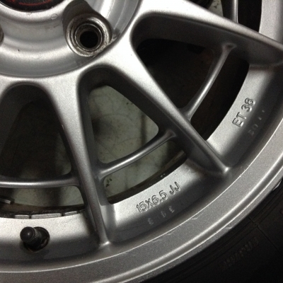 แม็กLenso แมงมุม ขอบ 15 นิ้ว 4 รู 100แถมยางพอใช้