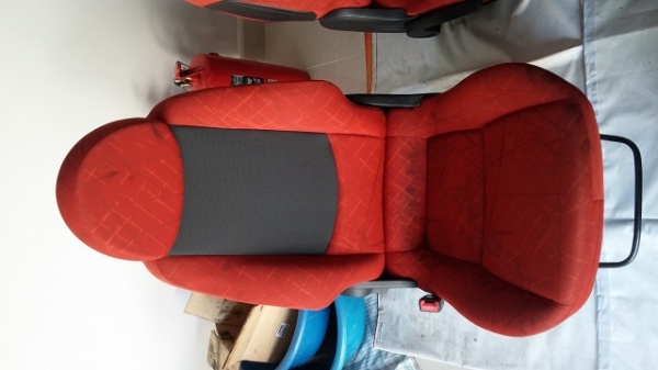 เบาะ mitsubishi พร้อม airbag ในตัวสีแดงสวย เบาะ mitsubishi พร้อม airbag ในตัวสีแดงสวย