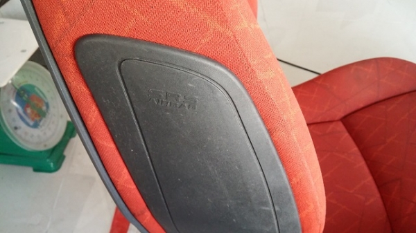 เบาะ mitsubishi พร้อม airbag ในตัวสีแดงสวย เบาะ mitsubishi พร้อม airbag ในตัวสีแดงสวย