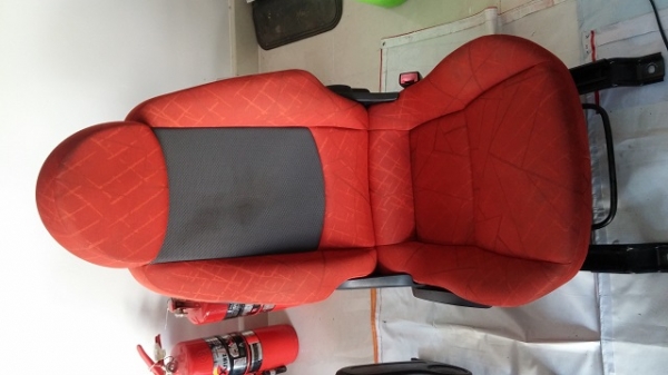 เบาะ mitsubishi พร้อม airbag ในตัวสีแดงสวย เบาะ mitsubishi พร้อม airbag ในตัวสีแดงสวย