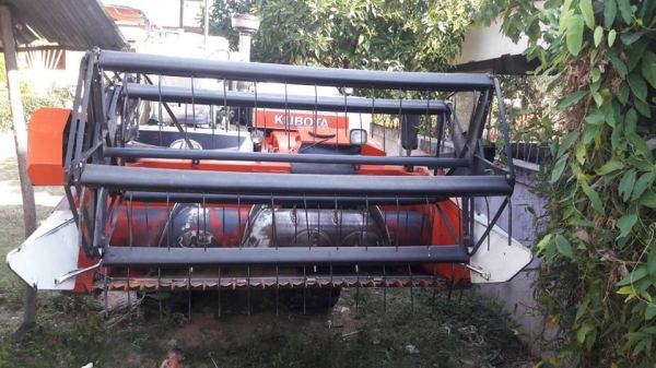 ขายรถเกี่ยวข้าว DC 60 PLUS  นิ้วสปริง