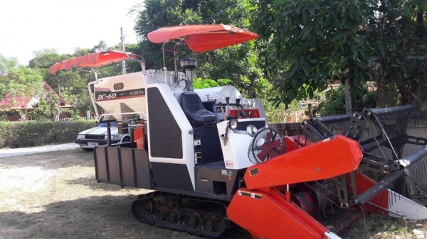 ขายรถเกี่ยวข้าว DC 60 PLUS  นิ้วสปริง