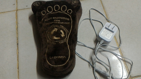 เครื่องนวดเท้า Multi - Foot  Relaxation นวดได้สองแบบ นวดแบบลูกกลิ่งและแบบสั่นนวด