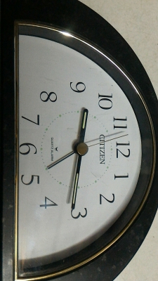 นาฬิกาปลุกตั้งโต็ะ CITIZEN แบบครึ่งวงกลมตัวค่อนข้างใหญ่  ผลิตจากญี่ปุ่น