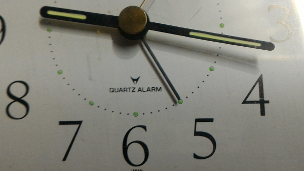 นาฬิกาปลุกตั้งโต็ะ CITIZEN แบบครึ่งวงกลมตัวค่อนข้างใหญ่  ผลิตจากญี่ปุ่น