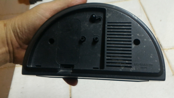 นาฬิกาปลุกตั้งโต็ะ CITIZEN แบบครึ่งวงกลมตัวค่อนข้างใหญ่  ผลิตจากญี่ปุ่น