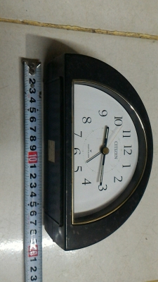 นาฬิกาปลุกตั้งโต็ะ CITIZEN แบบครึ่งวงกลมตัวค่อนข้างใหญ่  ผลิตจากญี่ปุ่น