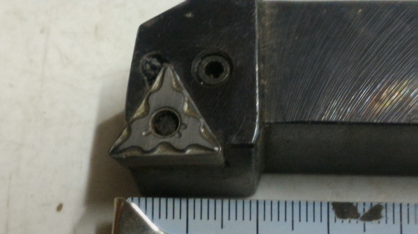 มีดกลึ่งปลอกแบบเม็ดมีดสามเหลี่ยม เปลี่ยนมีดได้ 6 มุม