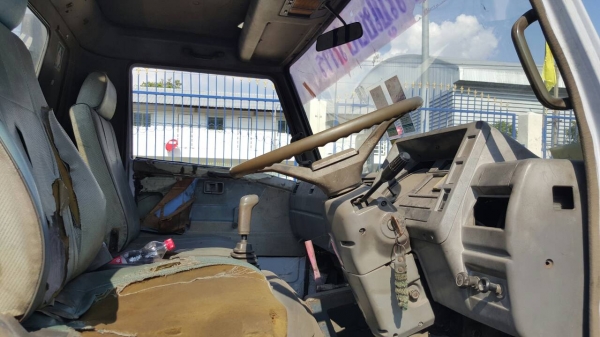 ขายหกล้อ HINO FC2WEKAรถสภาพพร้อมใช้งาน  ช่วงยาวหกเมตร เครื่องเกียร์ดี คัชชีสวยไม่ผุไม่บวม ยางพร้อมใช้งานทั้ง หกเส้น ภาษีไม่ขาด เอกสารเล่มทะเบียน