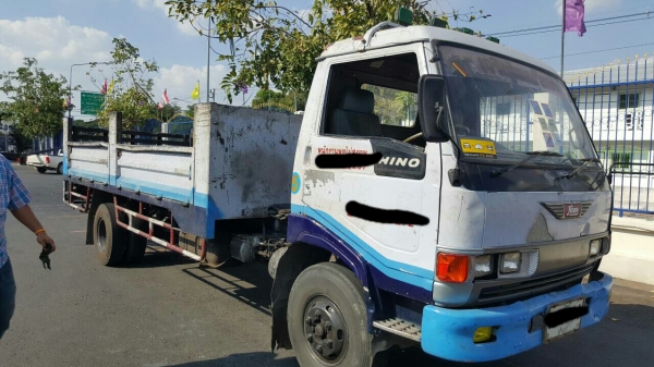ขายหกล้อ HINO FC2WEKAรถสภาพพร้อมใช้งาน  ช่วงยาวหกเมตร เครื่องเกียร์ดี คัชชีสวยไม่ผุไม่บวม ยางพร้อมใช้งานทั้ง หกเส้น ภาษีไม่ขาด เอกสารเล่มทะเบียน