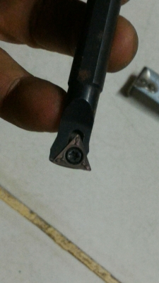 ด้านมีดคว้านเม็คมีดสามเหลี่ยม เหมาะกับรูคว้านขนาด 12 มม. ขึ้นไป