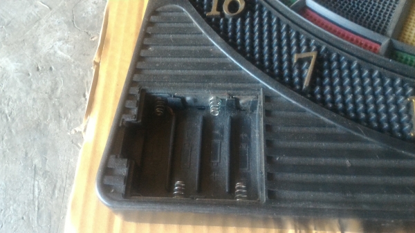 กระดานปาเป้าอิเลคทรอนิกส์ มีตัวเลขบอกคะแนนที่ได้ และเสียงใข้พลังงานจากถ่านหรือเสียบหม้อแปลงได้ กระดานใข้กับลูกดอกแบบปลายพลาสติก