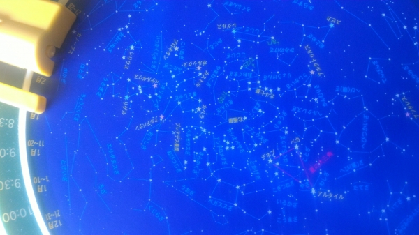 กระดานแผ่นที่ดาว Benesse มีแผ่นเปลี่ยนดูดาวมีไฟส่องจากข้างล่างจะเหมือนจริง