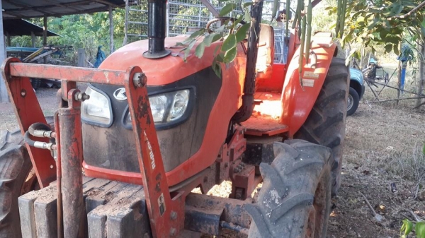 ขายรถไถคูโบต้า M7040 สภาพสวบเดิมครื่องดี ระบบใช้ได้4&times;4 โฟว์ใช้ปกติ หางผาน6 เอกสารเล่มทะเบียนพร้อม ใบดันหน้า