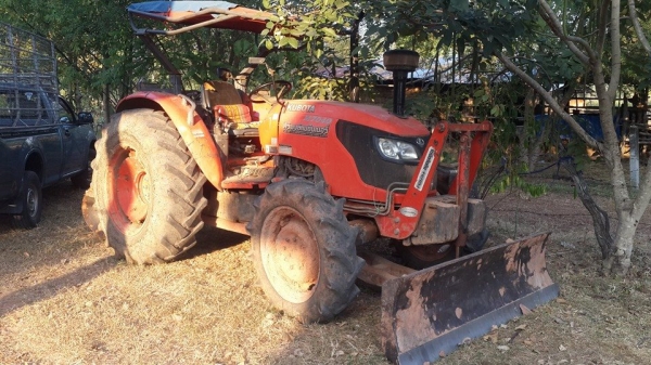 ขายรถไถคูโบต้า M7040 สภาพสวบเดิมครื่องดี ระบบใช้ได้4&times;4 โฟว์ใช้ปกติ หางผาน6 เอกสารเล่มทะเบียนพร้อม ใบดันหน้า