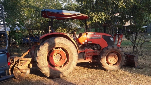 ขายรถไถคูโบต้า M7040 สภาพสวบเดิมครื่องดี ระบบใช้ได้4&times;4 โฟว์ใช้ปกติ หางผาน6 เอกสารเล่มทะเบียนพร้อม ใบดันหน้า