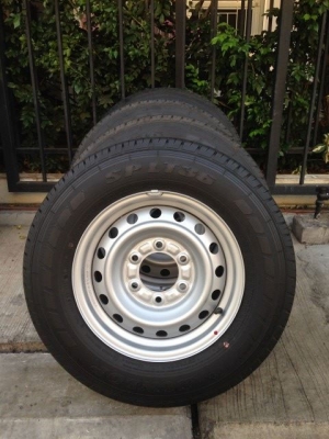 กระทะ พร้อมยาง ป้ายแดง ขอบ 15" ใหม่เอี่ยม  ยาง 215-70-15 DUNLOP ปลายปี 15 ตุ่มยังอยู่