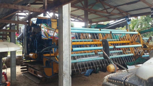 ขายรถเกี่ยว เกษตรพัฒนา230เทอร์โบว์ ช่วงล่าง10ปั๊มไดกิ้น22แฝด ช่วงล่างดี พร้อมลงเกี่ยว ระบบตู้เช็คแล้ว