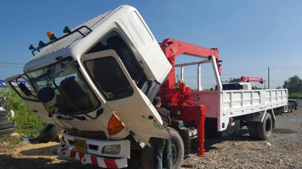 หกล้อ ฮีโน่ FG1JPPA 212ปี46 ติดเครน 4.8 ตัน ยาว 7.20ม สภาพดีสวยพร้อมใช้ ทะเบียนพร้อมโอน ราคา 1,150,000บ ต่อรองได้