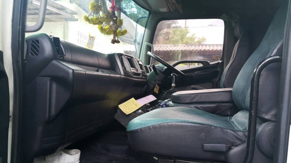 HINO MEGA FG QDR 212แรงม้า7.5ม. ปี2555(13)ตู้แห้ง10บานสวยกริบๆบางๆเดิมๆพร้อมใช้งาน